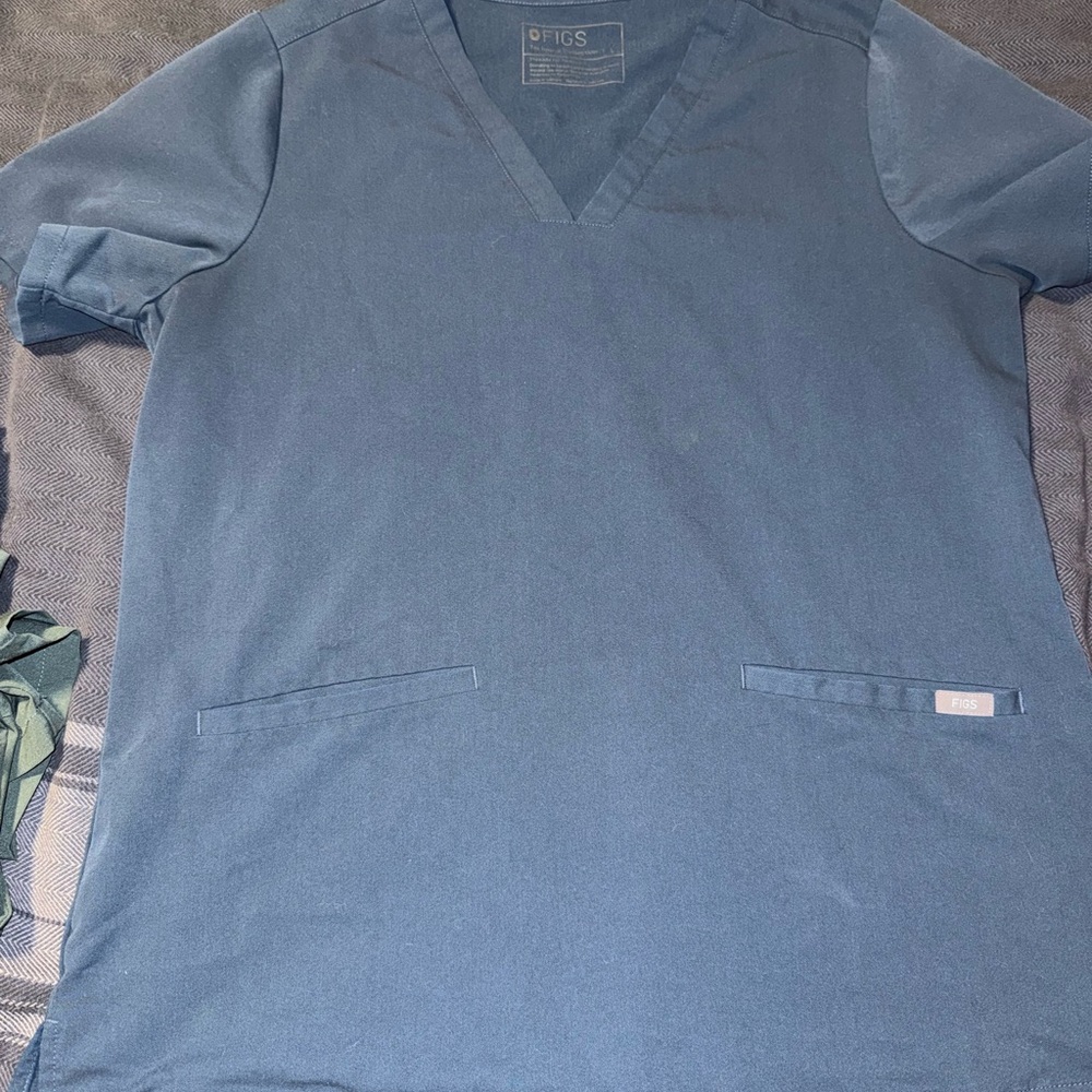 Figs scrub top